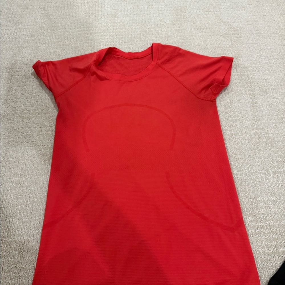 lululemon athletica Red Short Sleeve Tee